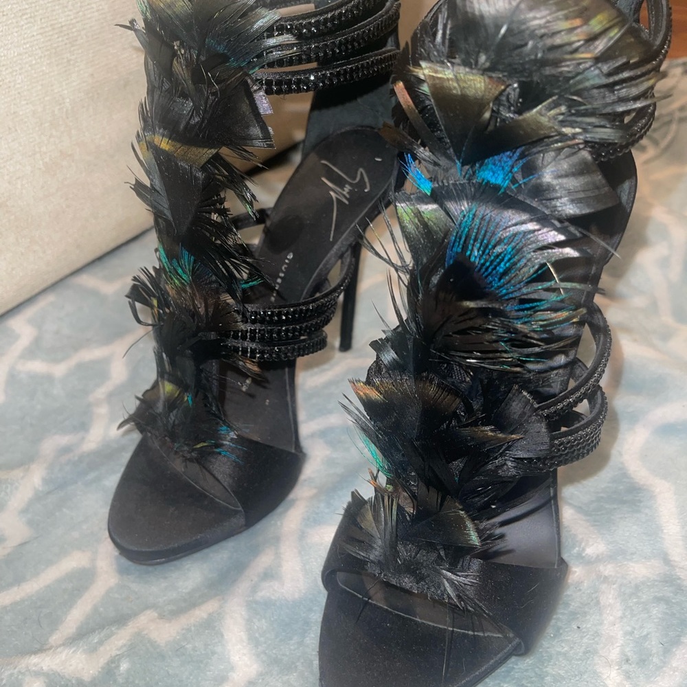 💋 Gorgeous peacock feathered Giuseppe Zanotti heels!